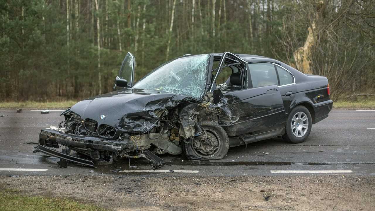 Wypadek przy wjeździe do Rydzewa - dwie osoby ranne
