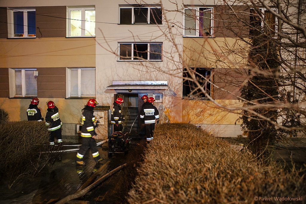 Pożar na ulicy Spokojnej w Łomży. 3 osoby ranne