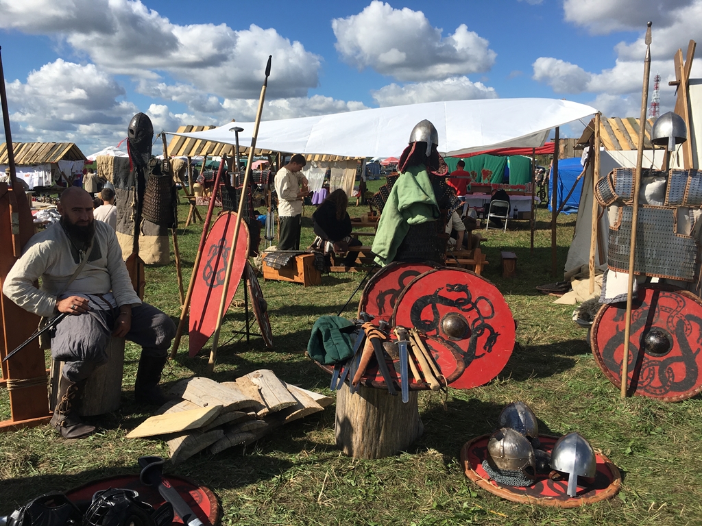 Walki wojów, konkursy, dawna kuchnia - Festyn Archeologiczny w Zbuczu