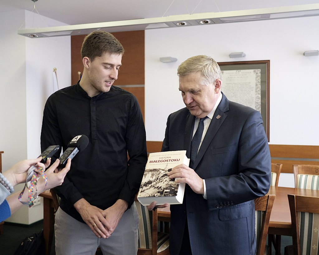 Taras Romanczuk odebrał polski dowód osobisty