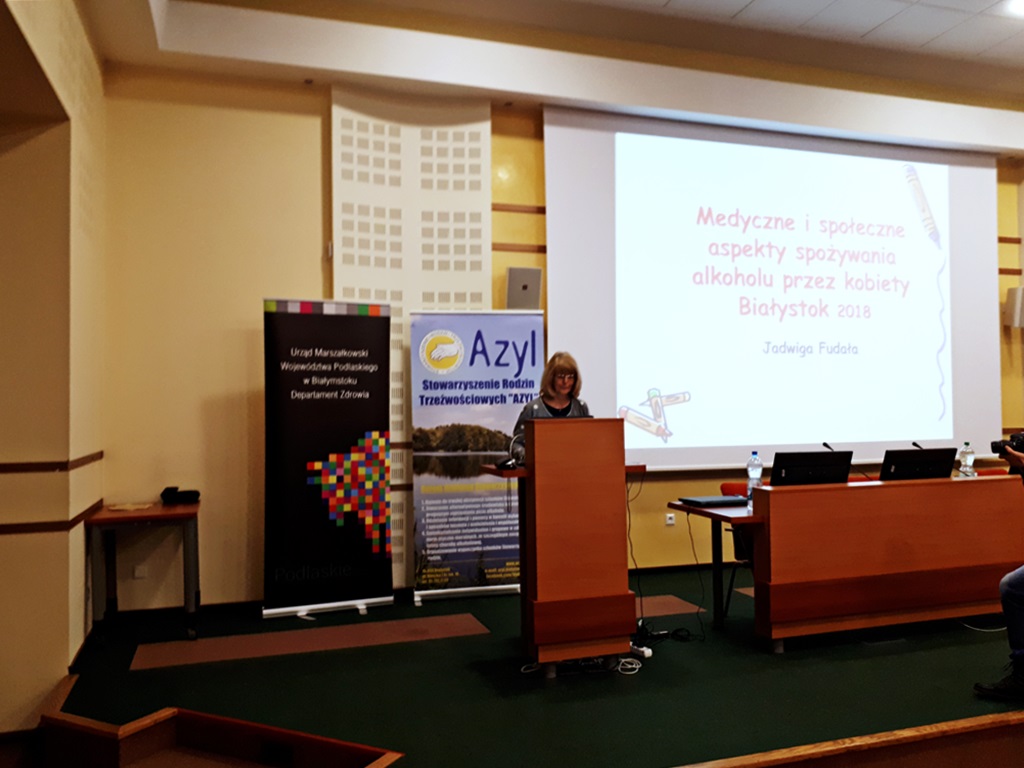 Coraz więcej kobiet sięga po alkohol - alarmowali specjaliści w Białymstoku