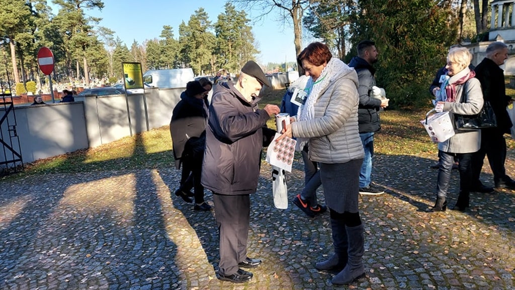 Kwesta na cmentarzu w Wasilkowie