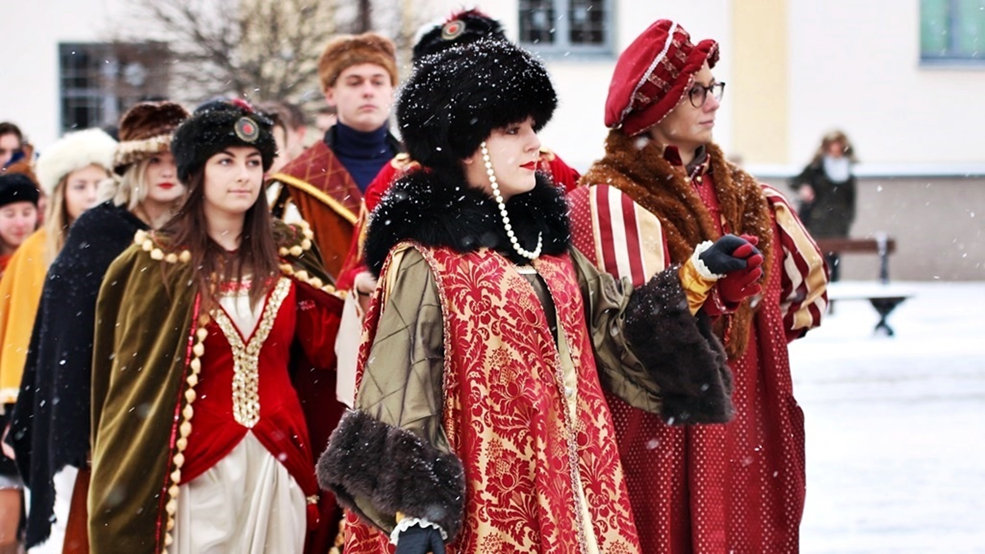 Studniówka – skromne przyjęcie czy wielki bal?