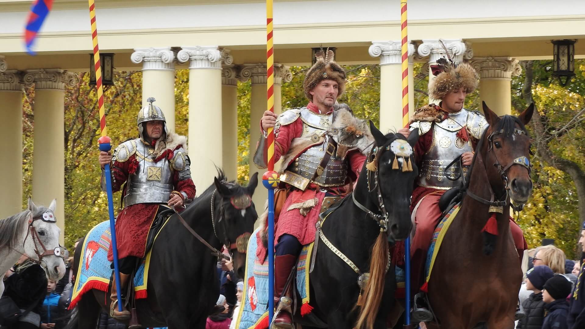 Husaria na ulicach Białegostoku [zdjęcia, wideo]