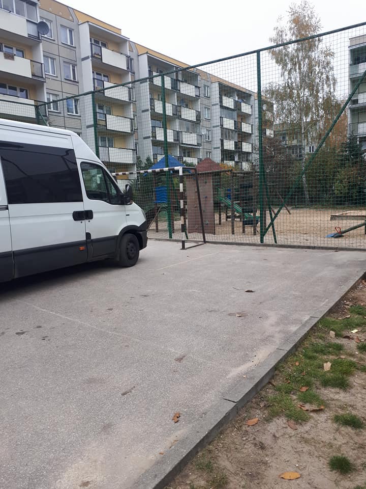 Osiedlowe boisko do piłki nożnej czy parking? Problem mieszkańców Nowego Miasta w Białymstoku