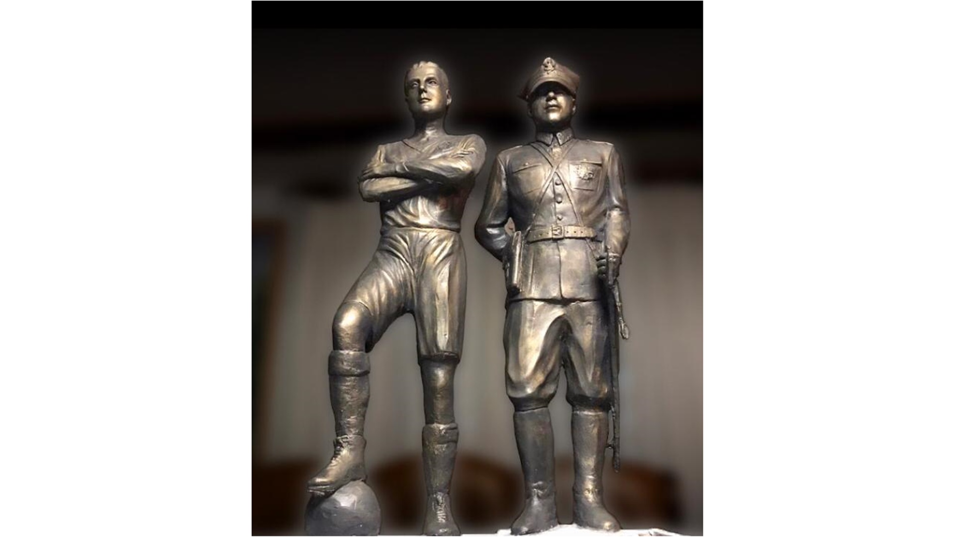 Kibice Jagiellonii Białystok zebrali pieniądze na pomnik żołnierzy 42. Pułku Piechoty