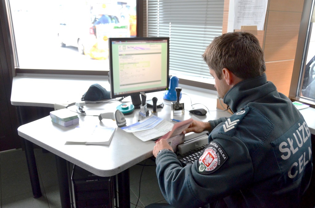 Krajowa Administracja Skarbowa szuka chętnych do pracy na podlaskich przejściach granicznych