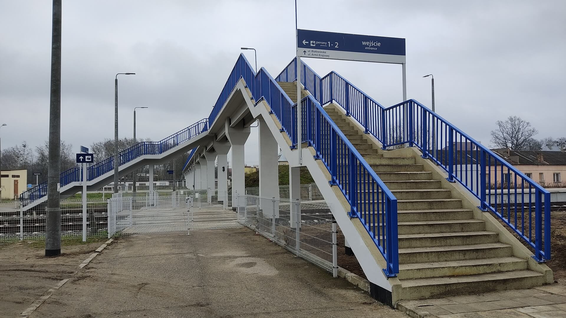 Na wyremontowanej stacji w Hajnówce brakuje kładki dla niepełnosprawnych - uważają lokalne władze [zdjęcia]