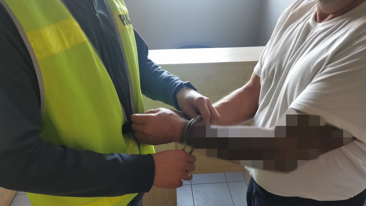 Pijany 51-latek z Łomży skatował małego psa