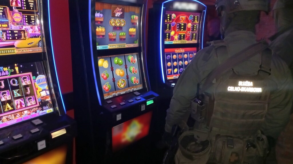 Funkcjonariusze KAS zabezpieczyli cztery automaty do nielegalnych gier hazardowych