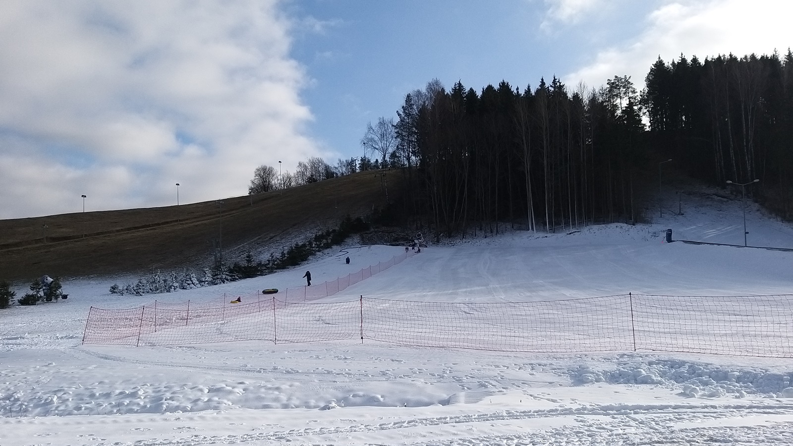 W "Szelmencie" już można zjeżdżać na nartach - lada moment gotowy ma być także stok w Rybnie