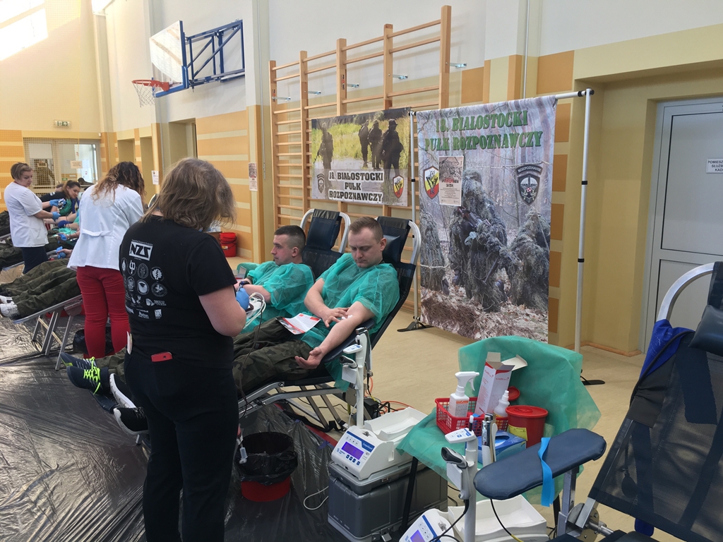 Żołnierze oddawali krew w ramach akcji SpoKREWnieni Służbą