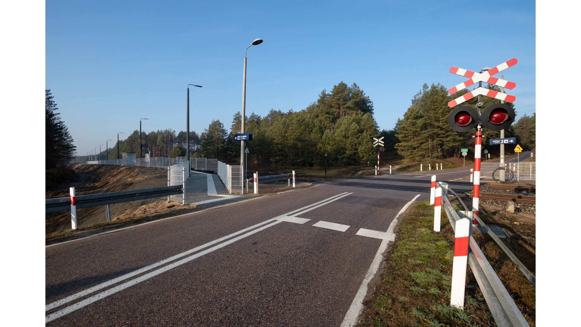 Spółka PKP PLK wyremontowała przejazdy kolejowo-drogowe na trasie Lewki-Hajnówka