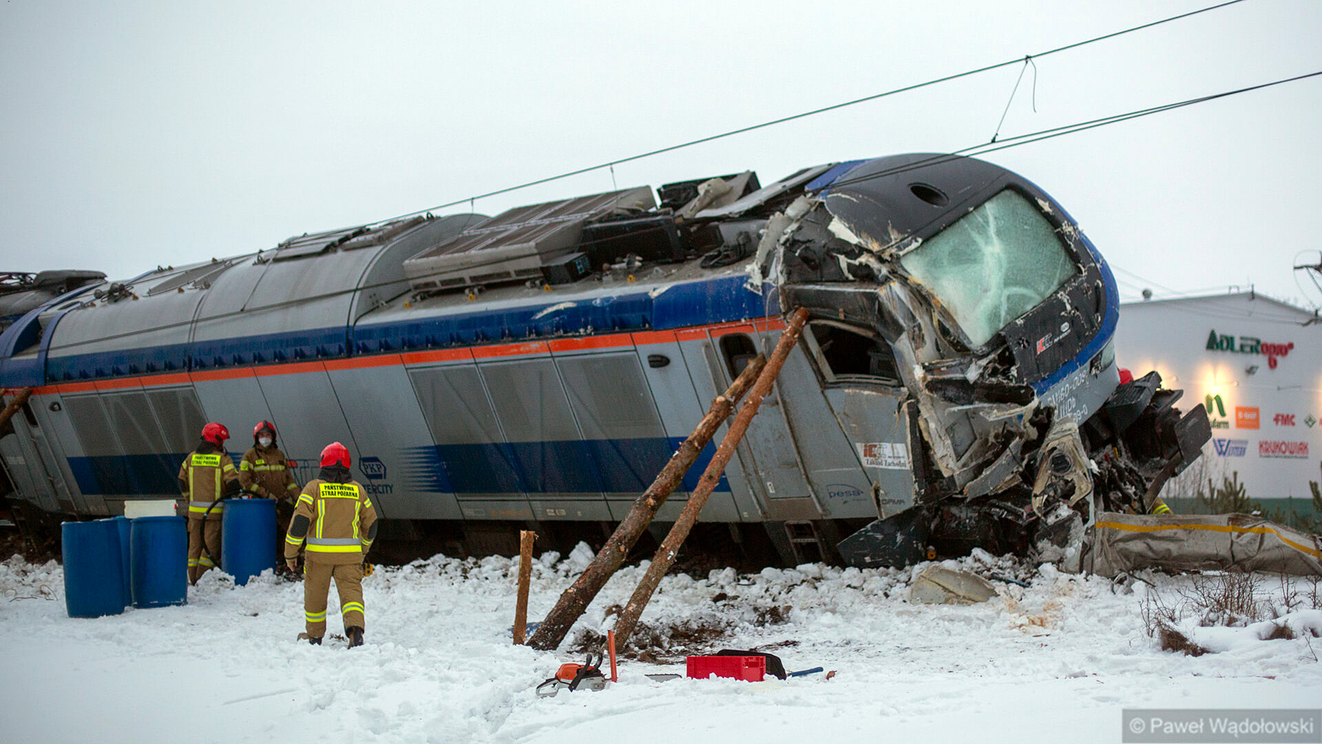 Zarzuty dla kierowcy cysterny za wypadek na przejeździe kolejowo-drogowym pod Grajewem