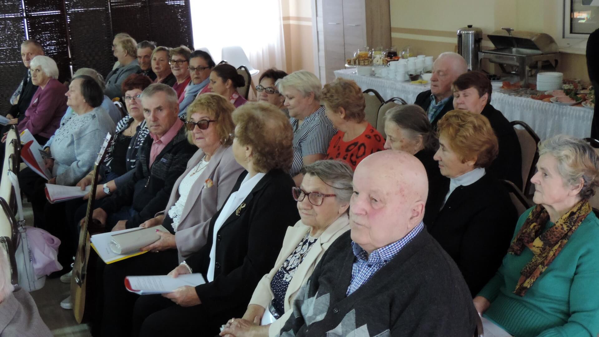 Seniorzy z gminy Łomża mogą korzystać z dodatkowych ulg