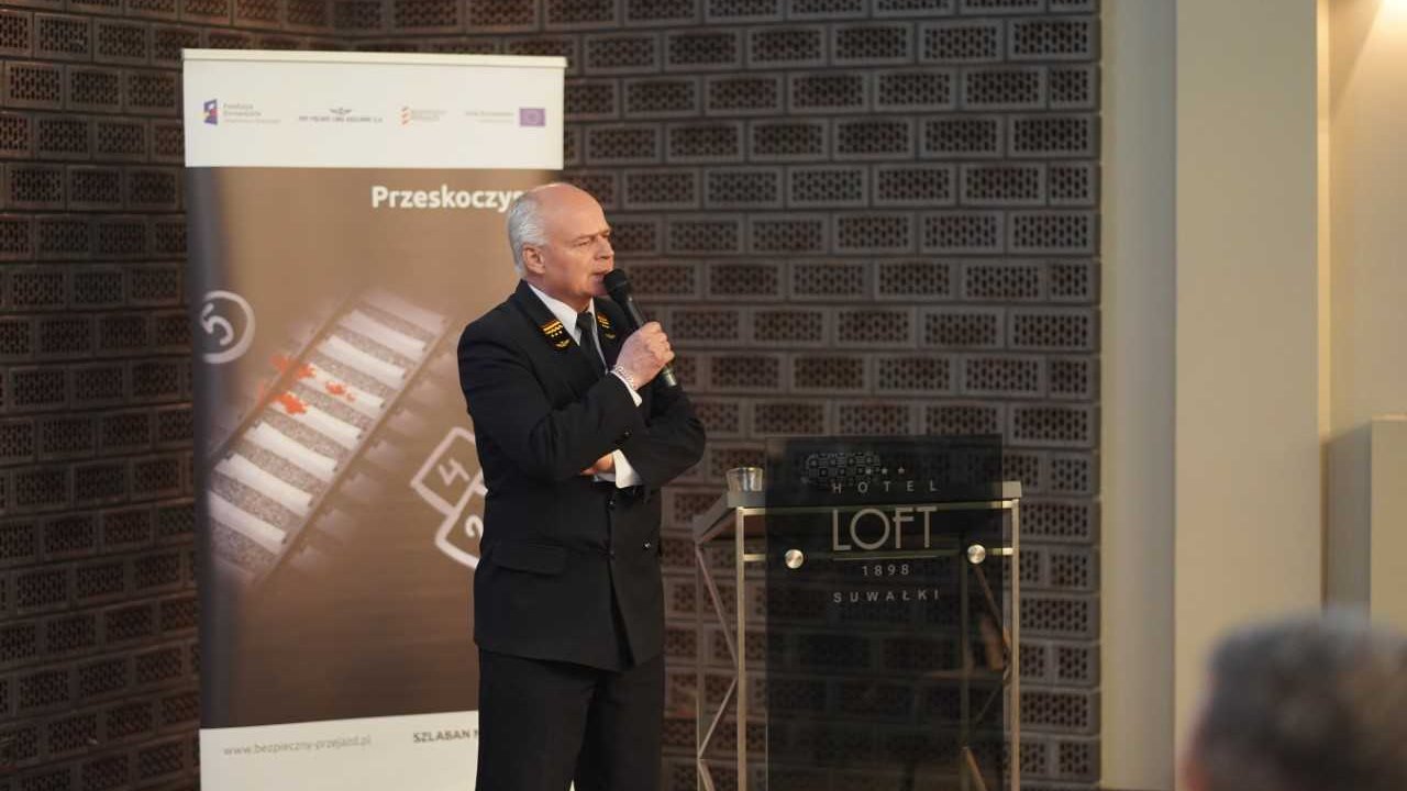 "Szlaban na ryzyko!" - warsztaty PLK z instruktorami nauki jazdy w Suwałkach