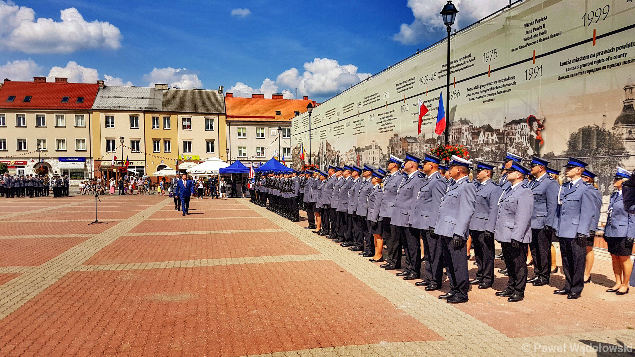 Obchody Święta Policji w Łomży - łomżyńska policja odebrała swój sztandar