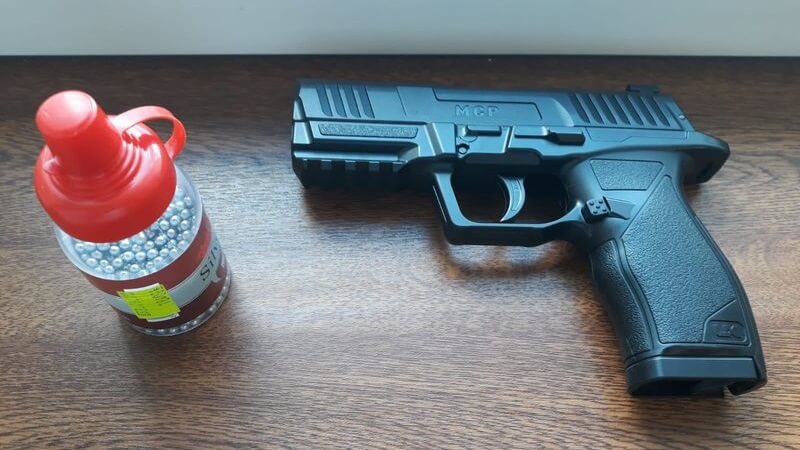 19-latek strzelał w budynek komendy policji w Hajnówce