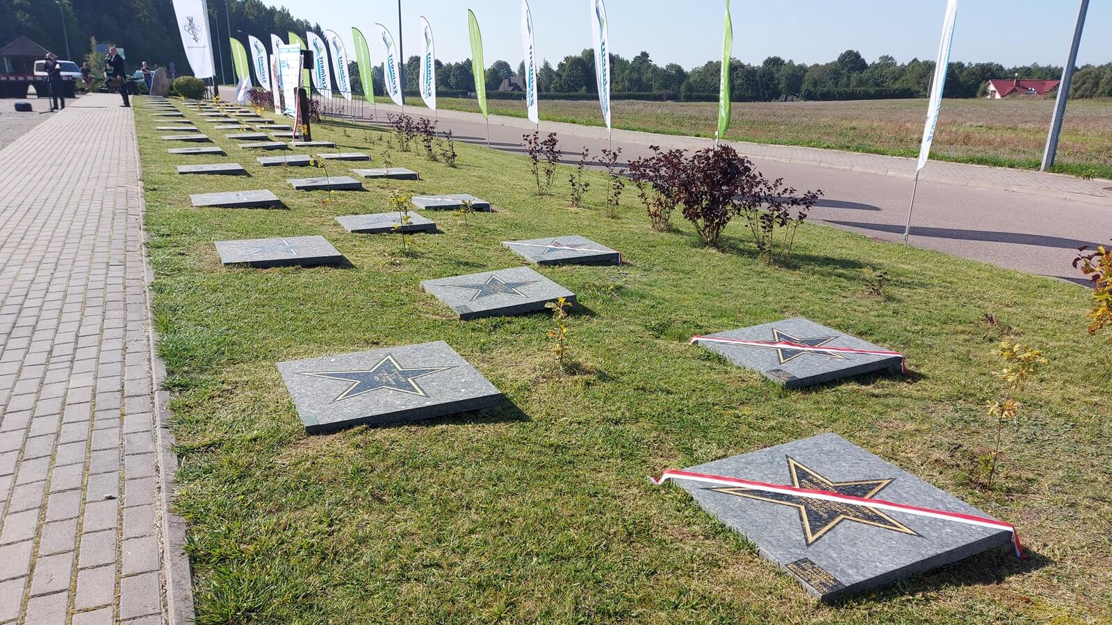 Obelisk i 15 pamiątkowych nowych tablic poświęconych wybitnym polskim sportowcom pojawiło się na Suwalszczyźnie