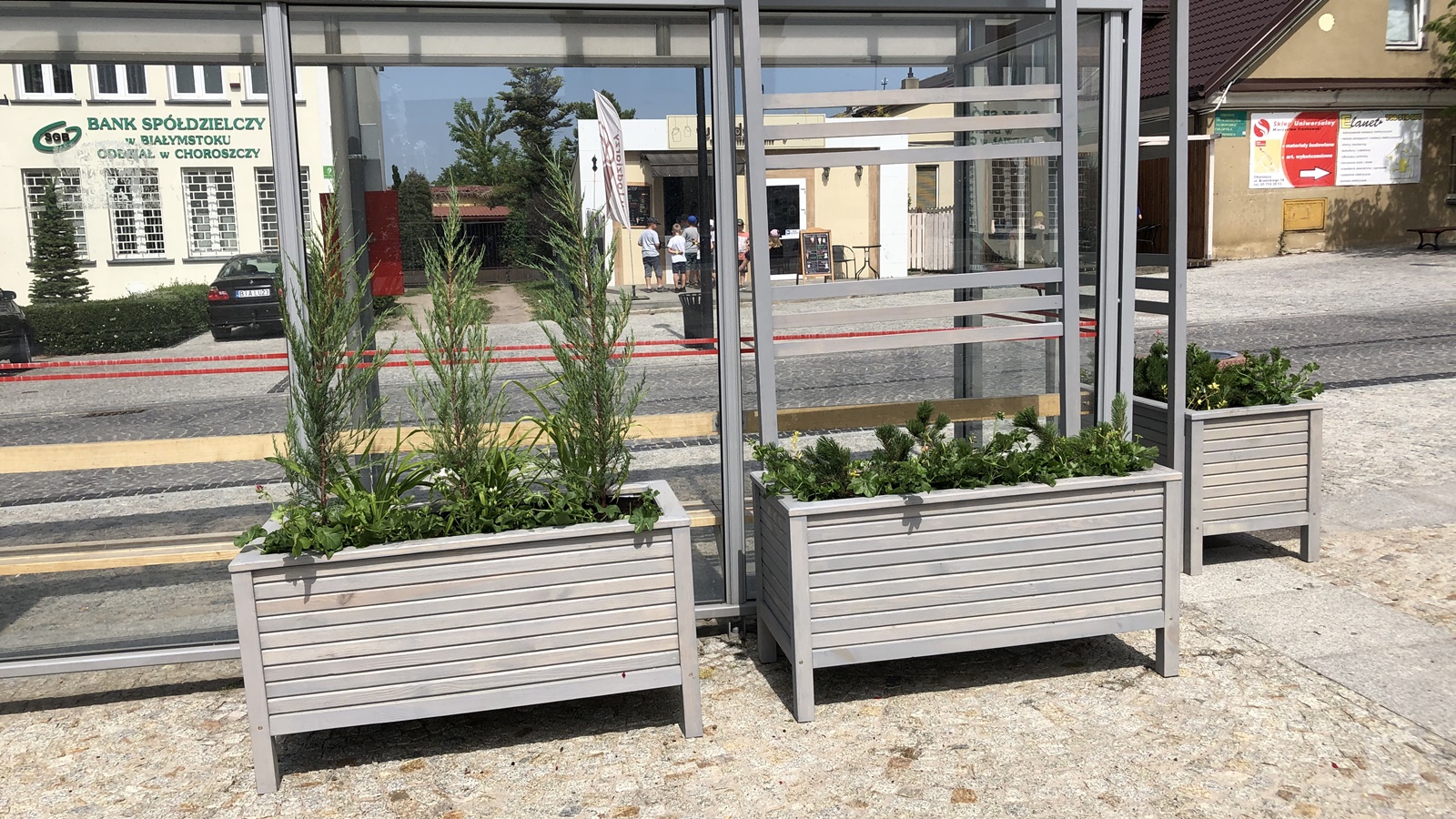 W Choroszczy powstają kwietne przystanki autobusowe