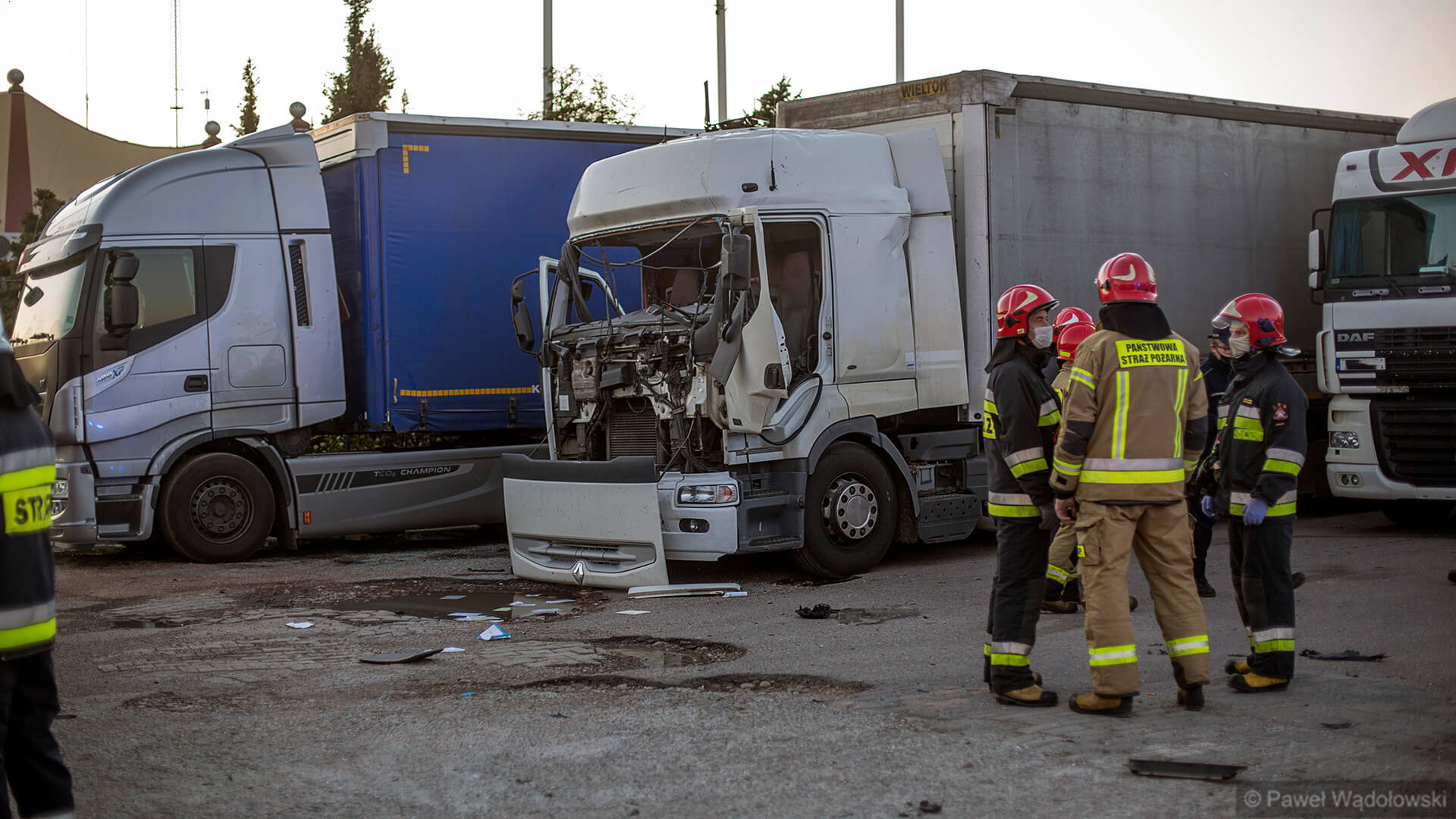 Na stacji benzynowej koło Łomży wybuchł gaz w jednym z samochodów, ranny kierowca TiR-a [zdjęcia, wideo]