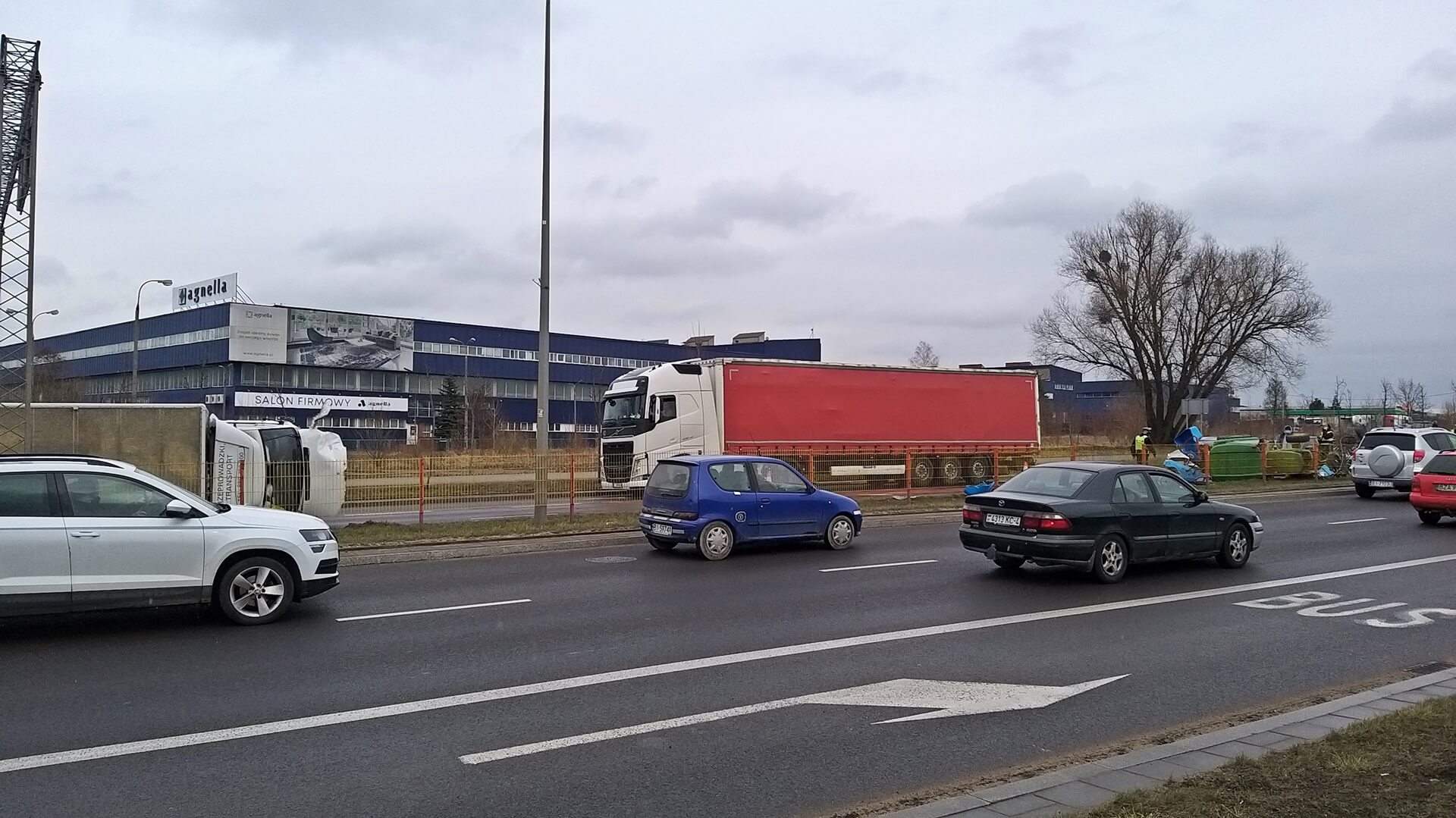 Białystok: Wypadek na ul. Andersa - jedna osoba trafiła do szpitala [wideo]