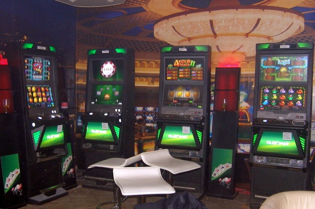 Ponad 20 nielegalnych automatów do gier w Białymstoku i Suwałkach ujawnili funkcjonariusze podlaskiej skarbówki