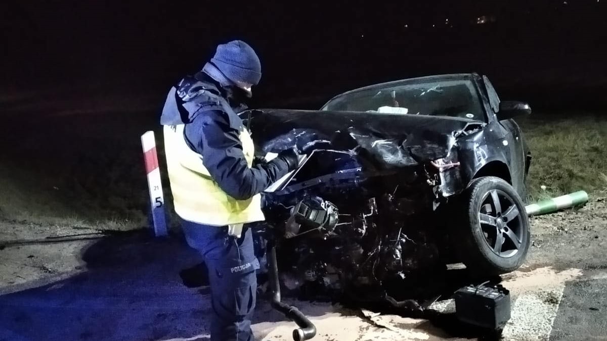 Wypadek na obwodnicy Raczek - samochód osobowy zderzył się z ciężarówką