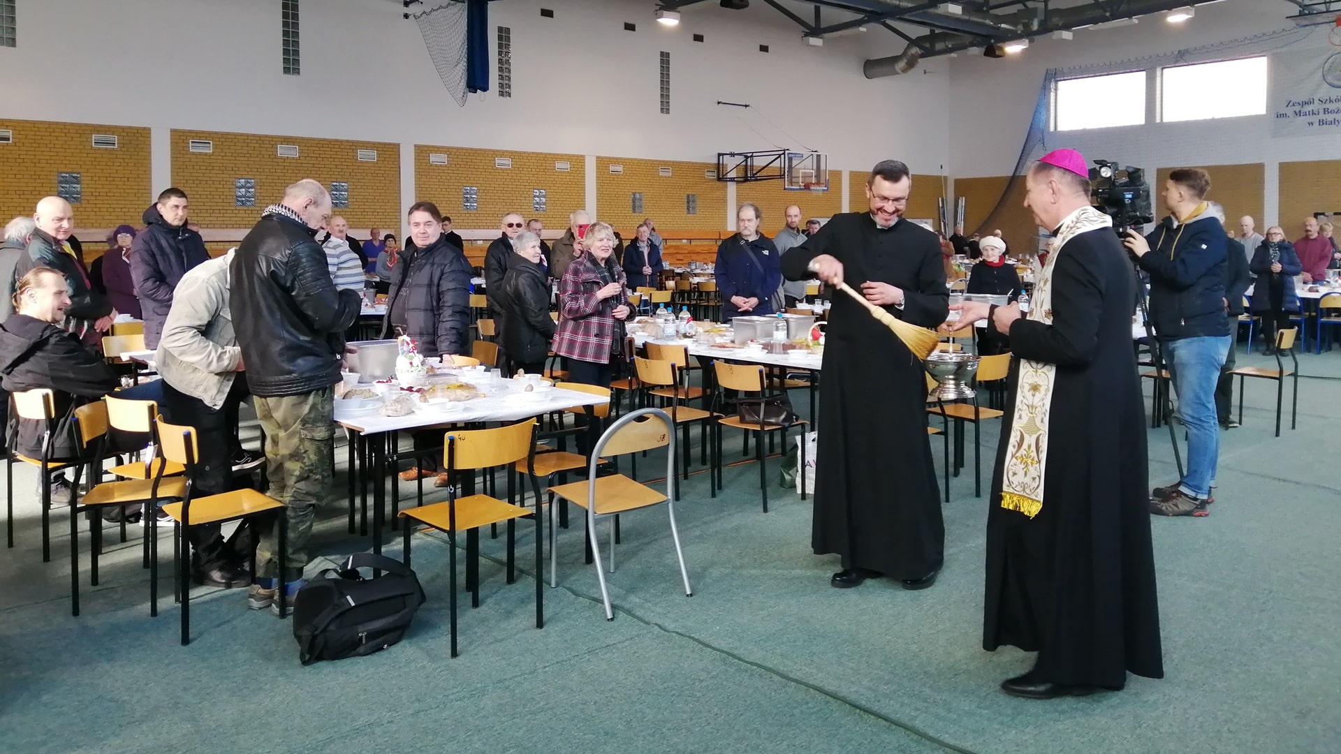 Caritas Archidiecezji Białostockiej i Zespół Szkół Katolickich przygotowały świąteczne śniadanie dla potrzebujących