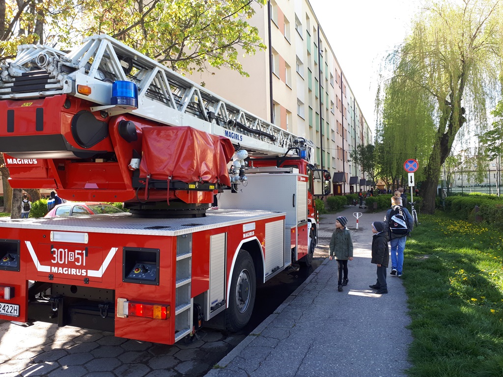 Pożar w bloku przy ul. Orzeszkowej w Białymstoku - zapalił się odkurzacz