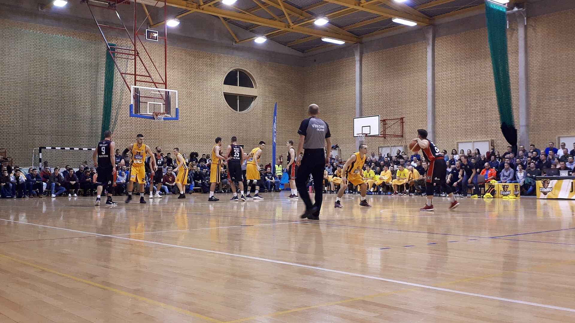 Żubry Białystok wygrały z Turem i są niepokonane w lidze koszykarzy