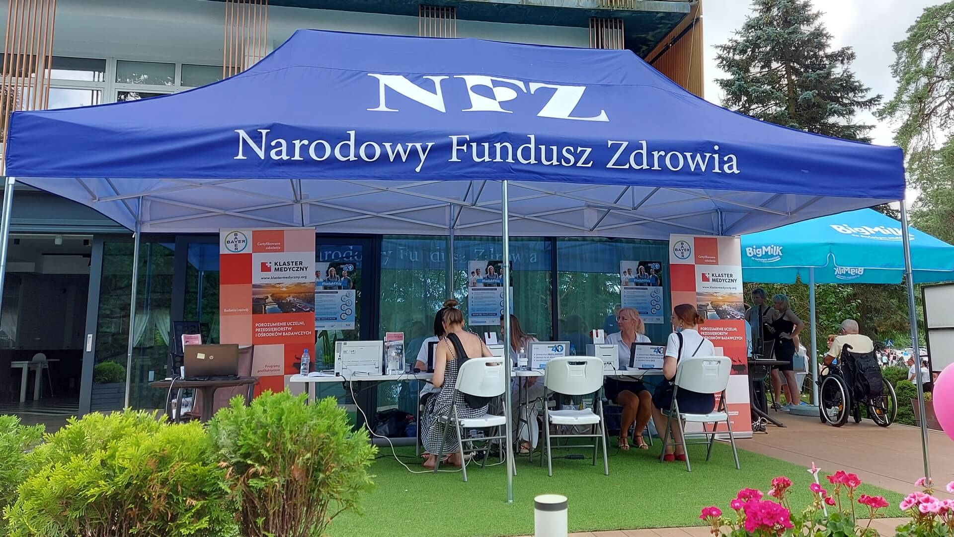 Festyn NFZ zachęcający do badań w ramach programu Profilaktyka 40 plus w Augustowie