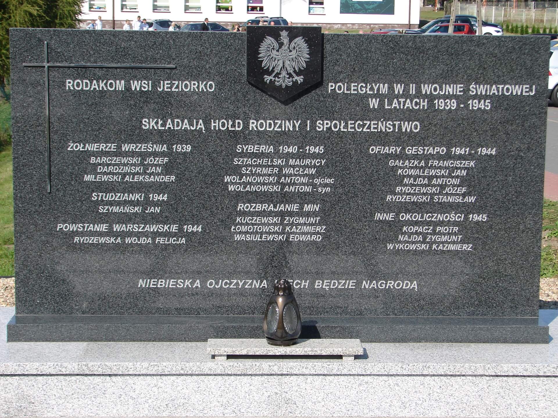 W Jeziorku k. Łomży odsłonięto pomnik upamiętniający ofiary II wojny światowej