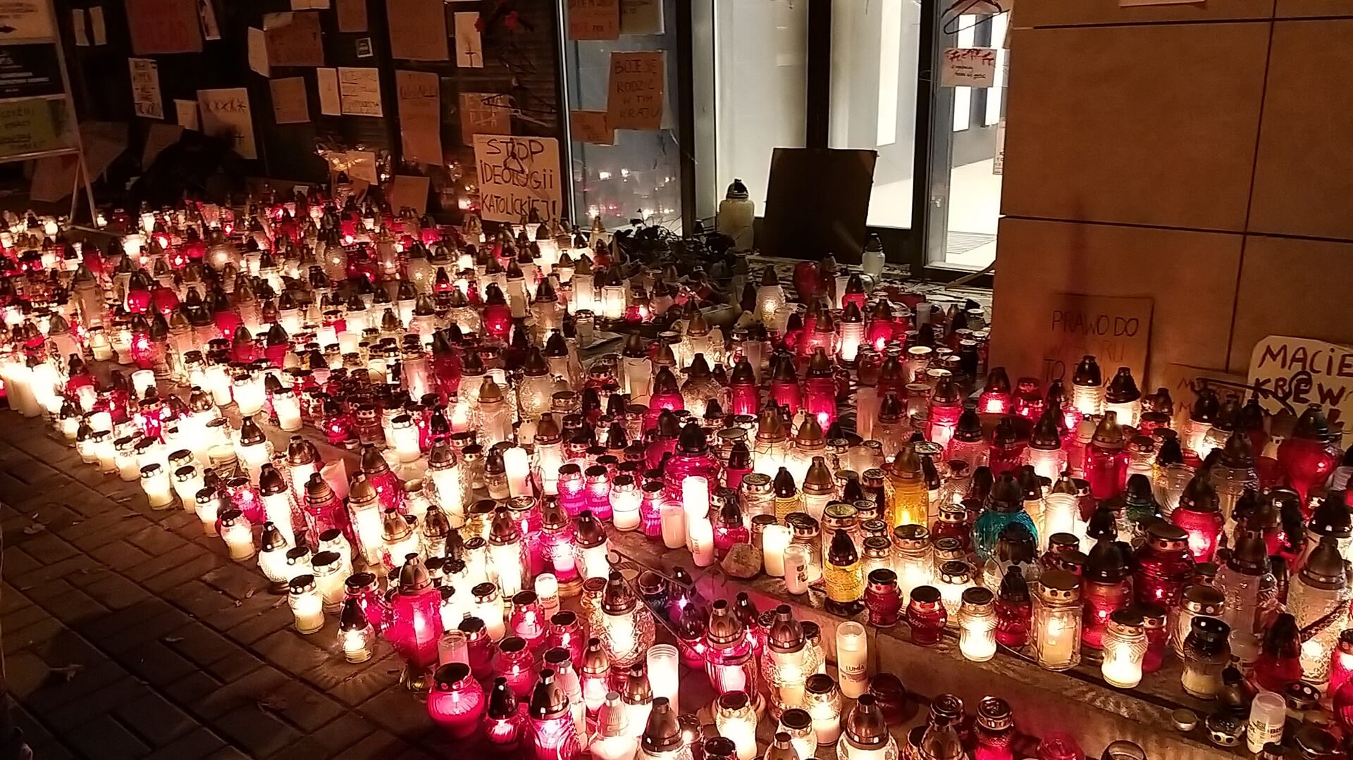 Prokuratura umorzyła trzy postępowania związane z protestami Strajku Kobiet w Białymstoku