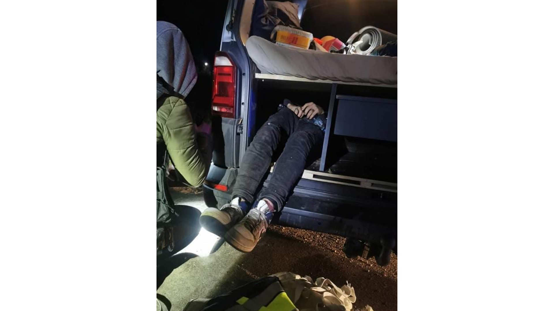 Policja zatrzymała kolejnych trzech tzw. kurierów przewożących migrantów