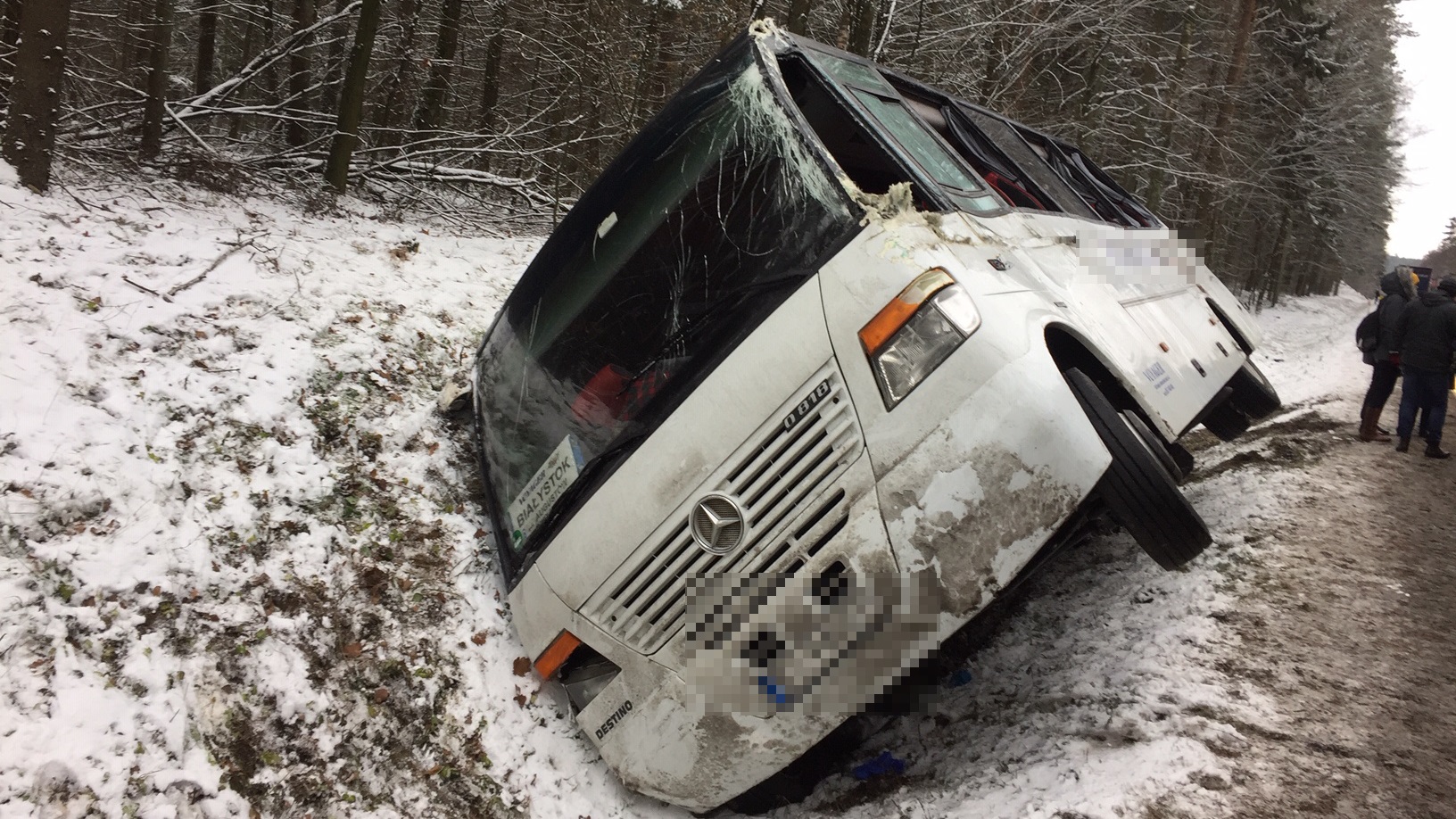Po opadach śniegu, wypadki na podlaskich drogach - jeden śmiertelny