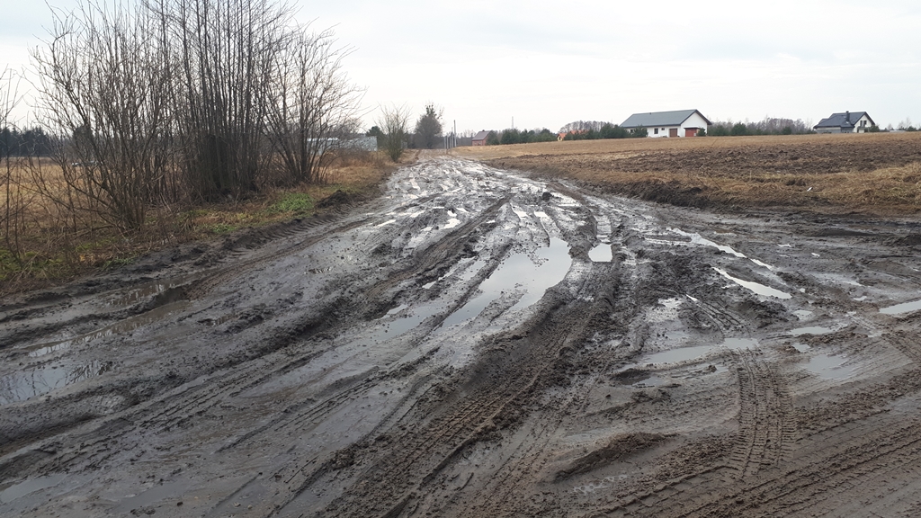 Nieprzejezdna droga w Olmontach k. Białegostoku została naprawiona