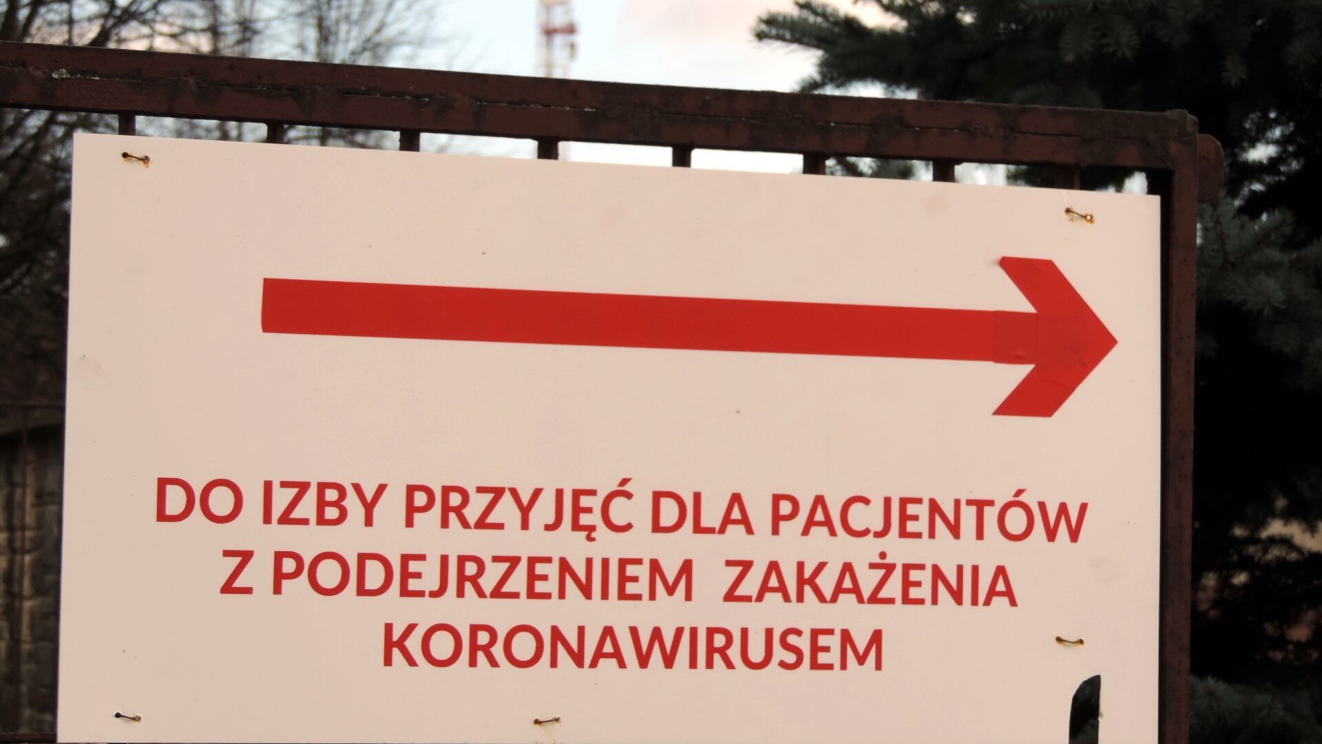 Szpital w Łomży nie jest przygotowany na przekształcenie w zakaźny - tak uważa p.o. dyrektora Joanna Chilińska