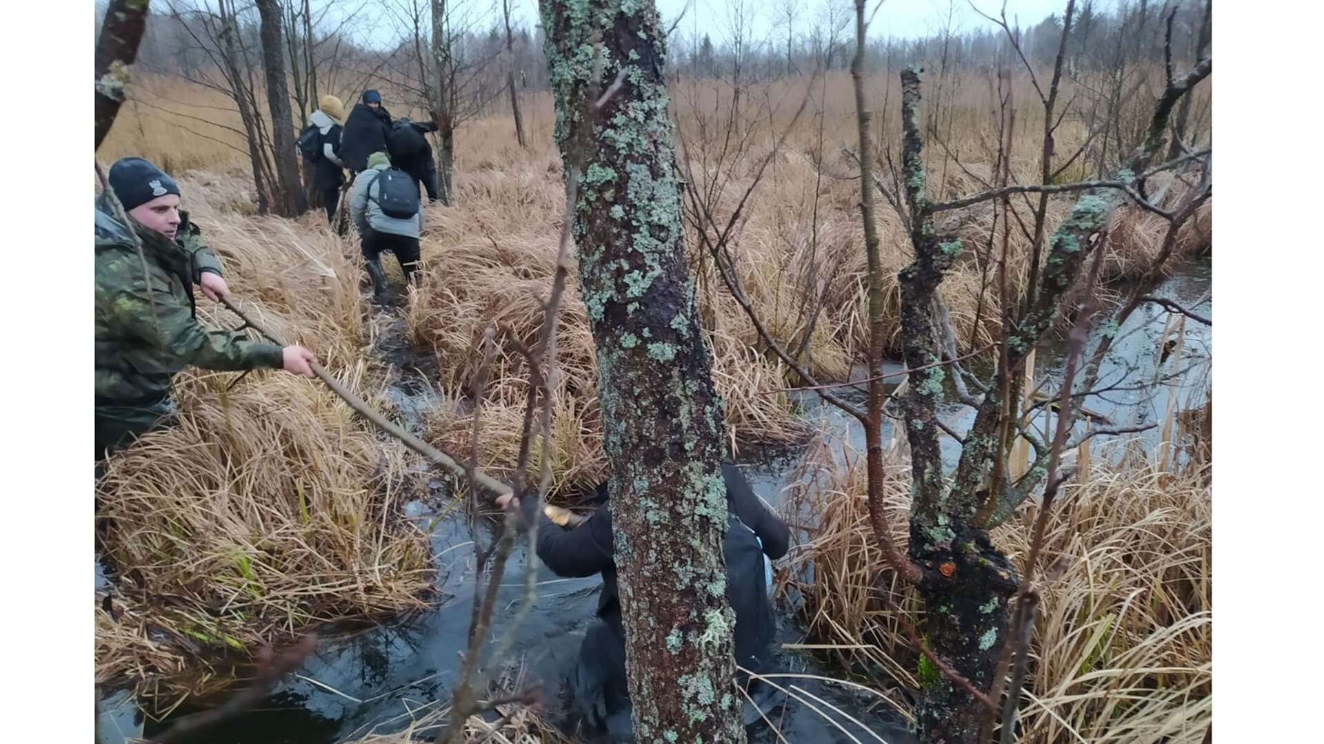 SG: 19 kolejnych prób nielegalnego przekroczenia granicy polsko-białoruskiej - uratowano pięciu cudzoziemców
