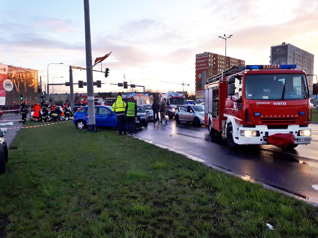 Stłuczka w Białymstoku na skrzyżowaniu ul. Zwierzynieckiej i Wiejskiej