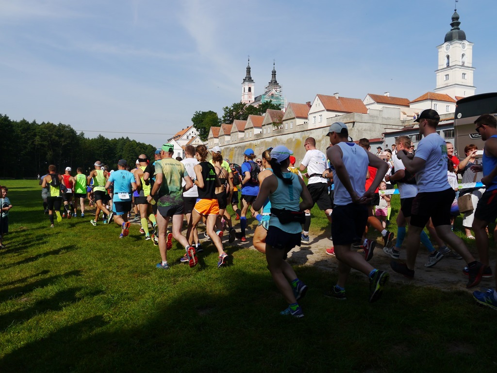 Bieg leśnymi ścieżkami nad samym brzegiem jeziora – V Maraton Wigry