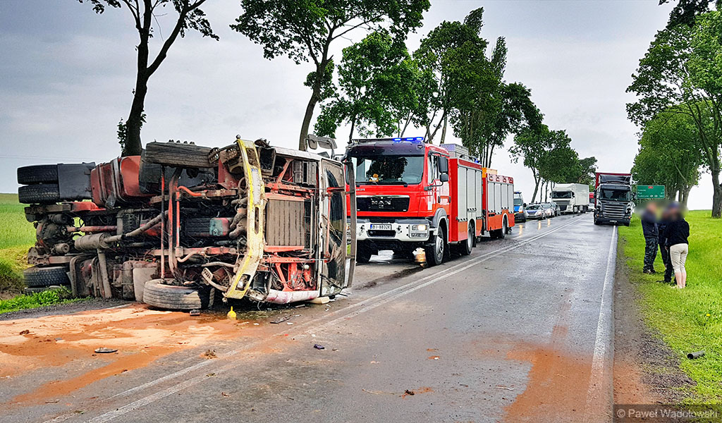 Wypadek między Łomżą a Zambrowem - dwie osoby ranne
