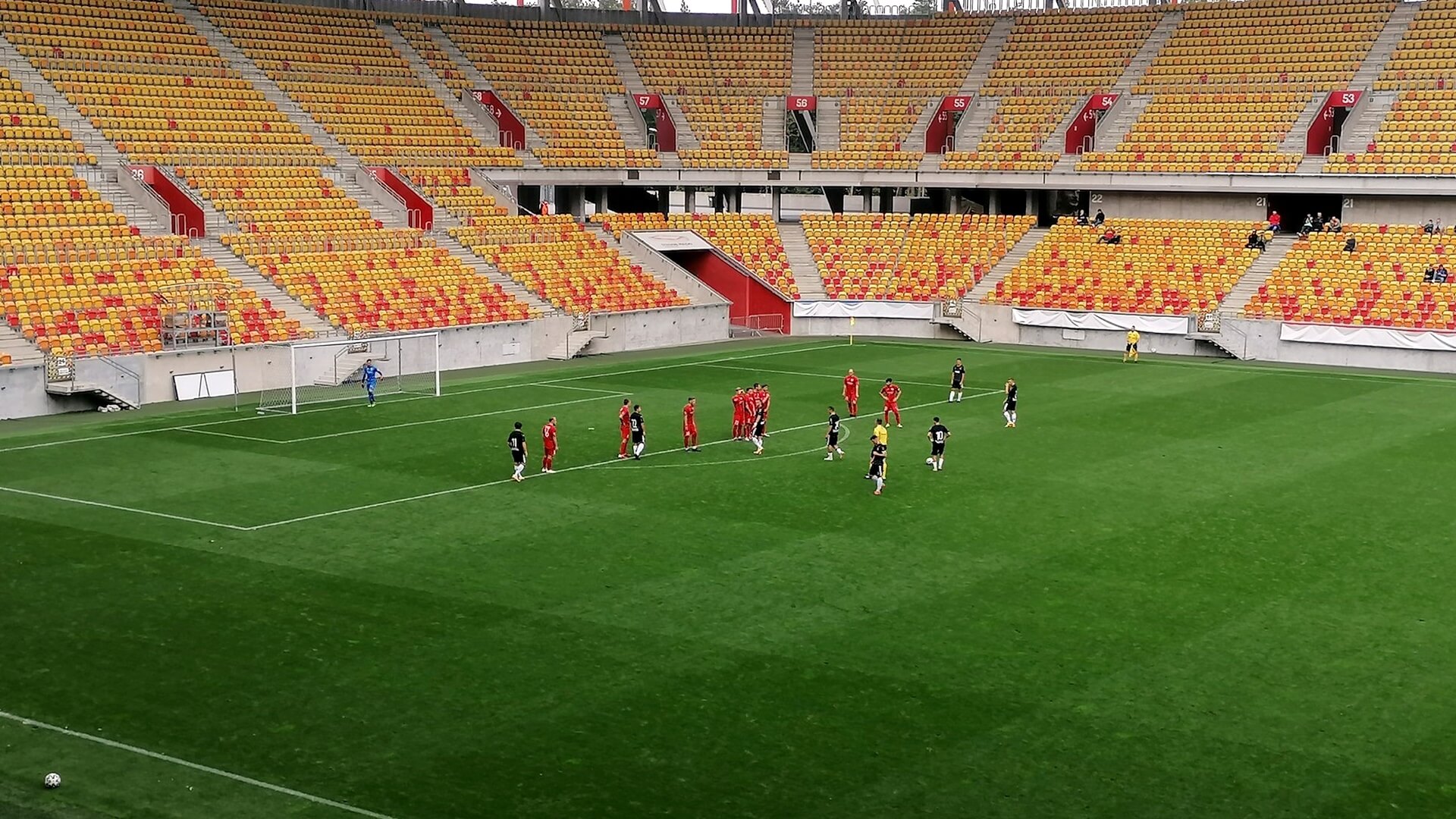 Rezerwy Jagiellonii pokonały Lechię Tomaszów Mazowiecki 6:0. W składzie białostoczan większość piłkarzy z pierwszej drużyny