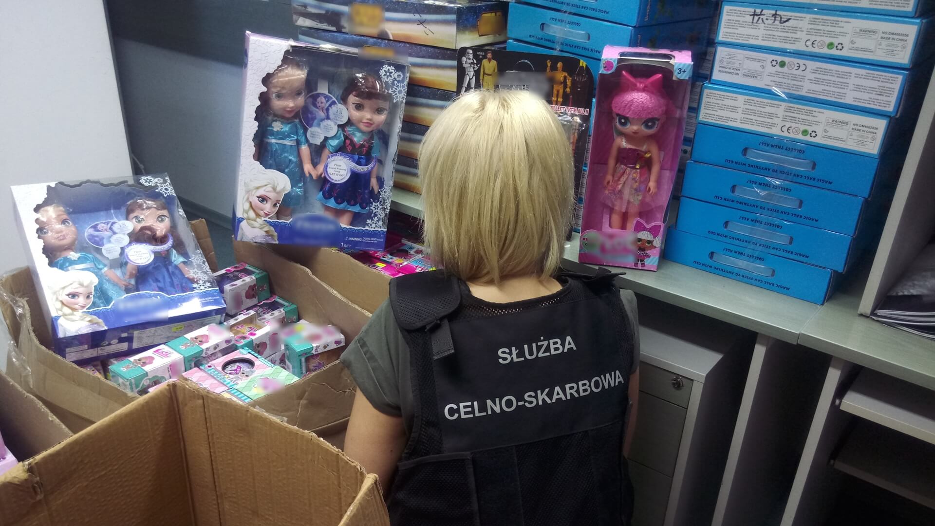 Funkcjonariusze KAS zabezpieczyli w Białymstoku podrabiane zabawki warte ok. 66 tys. zł