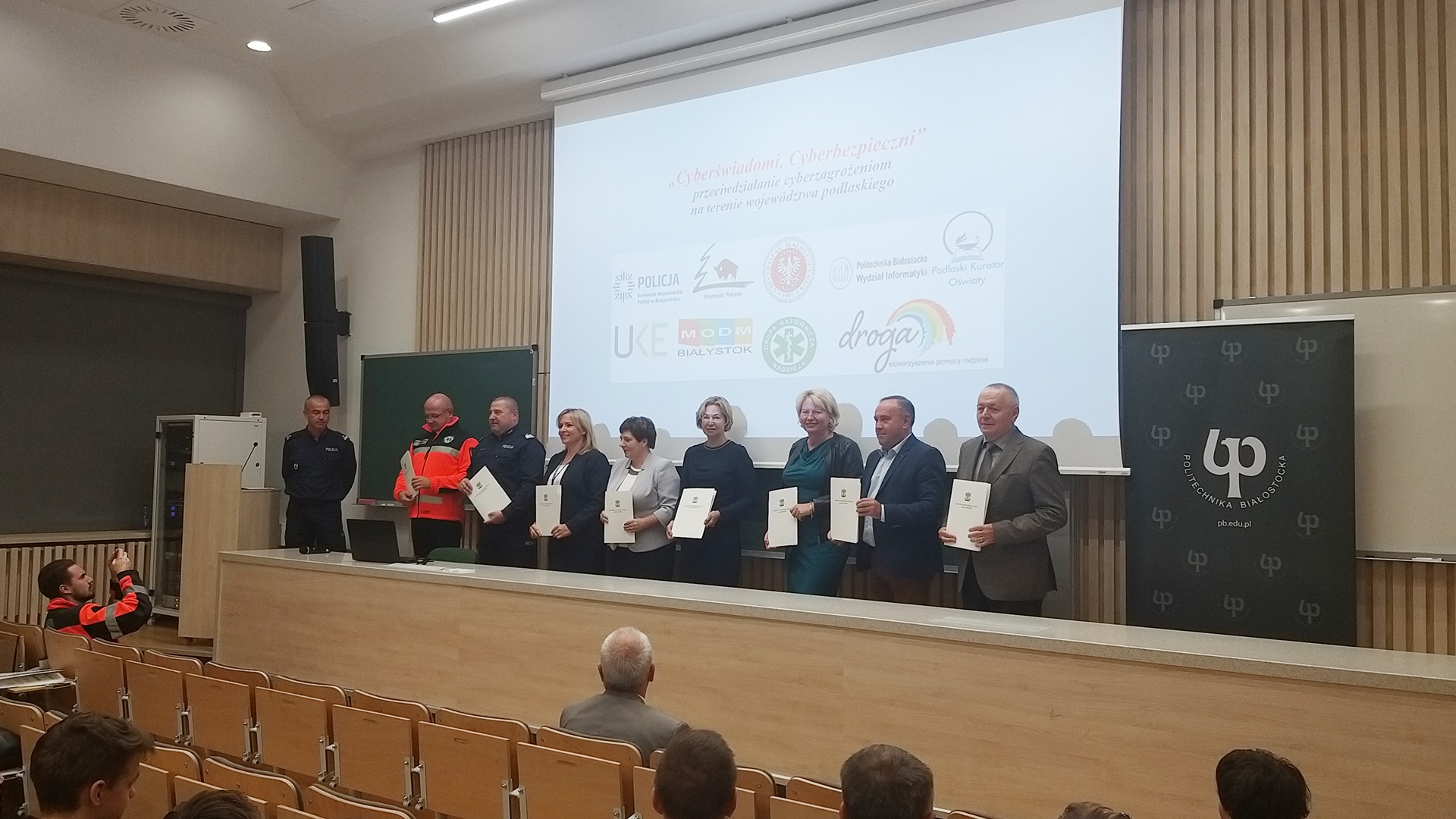 W Podlaskiem rozpoczął się profilaktyczny projekt "Cyberświadomi, cyberbezpieczni"