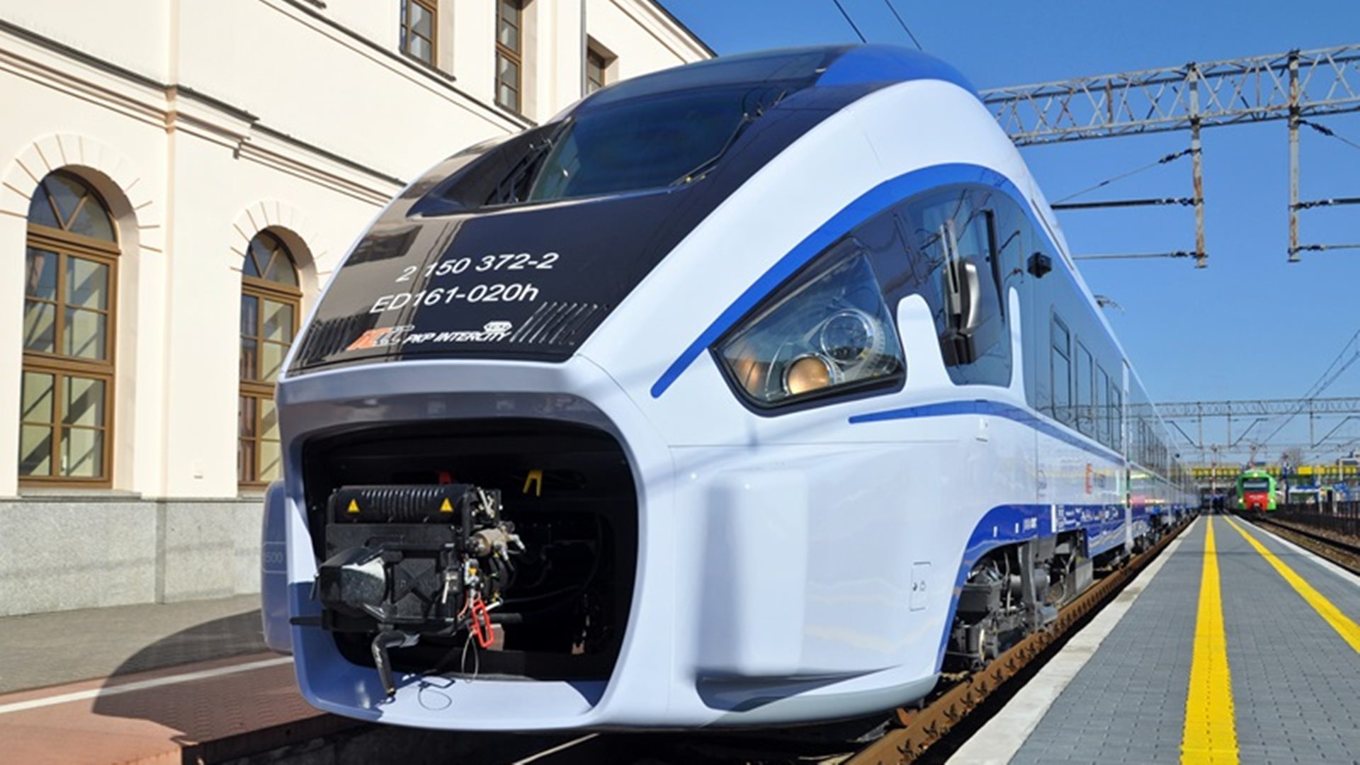 Coraz więcej osób jeździ pociągiem z Białegostoku do Warszawy