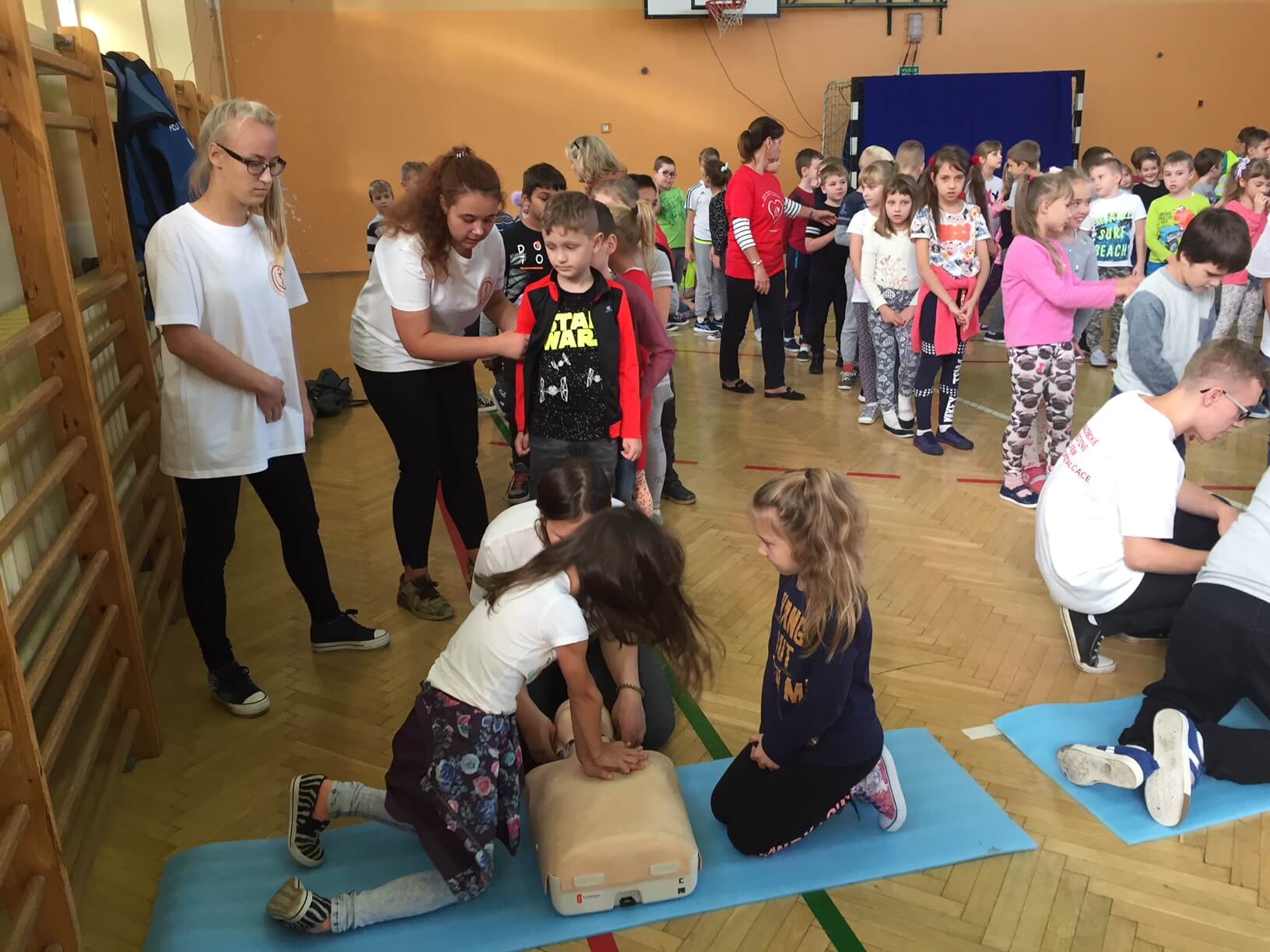 Rekord w udzielaniu pierwszej pomocy - uczniowie SP nr 2 w Białymstoku uciskali serce 48 tys. razy