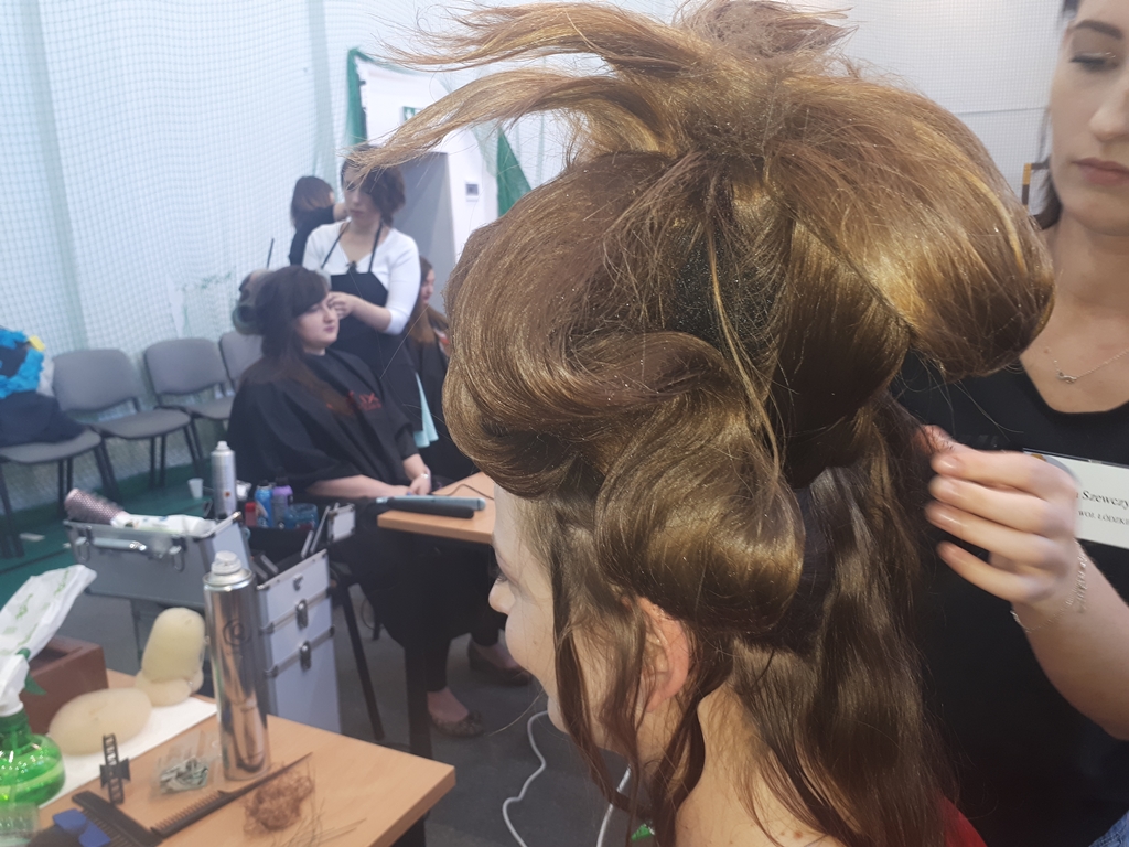 Najlepsi uczniowie OHP kształcący się na kierunku fryzjer rywalizowali w Wasilkowie