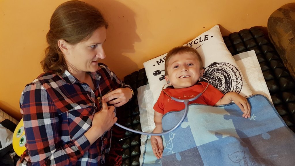 Około 100 wolontariuszy wspiera Fundację "Pomóż Im" - niektórzy także w wakacje