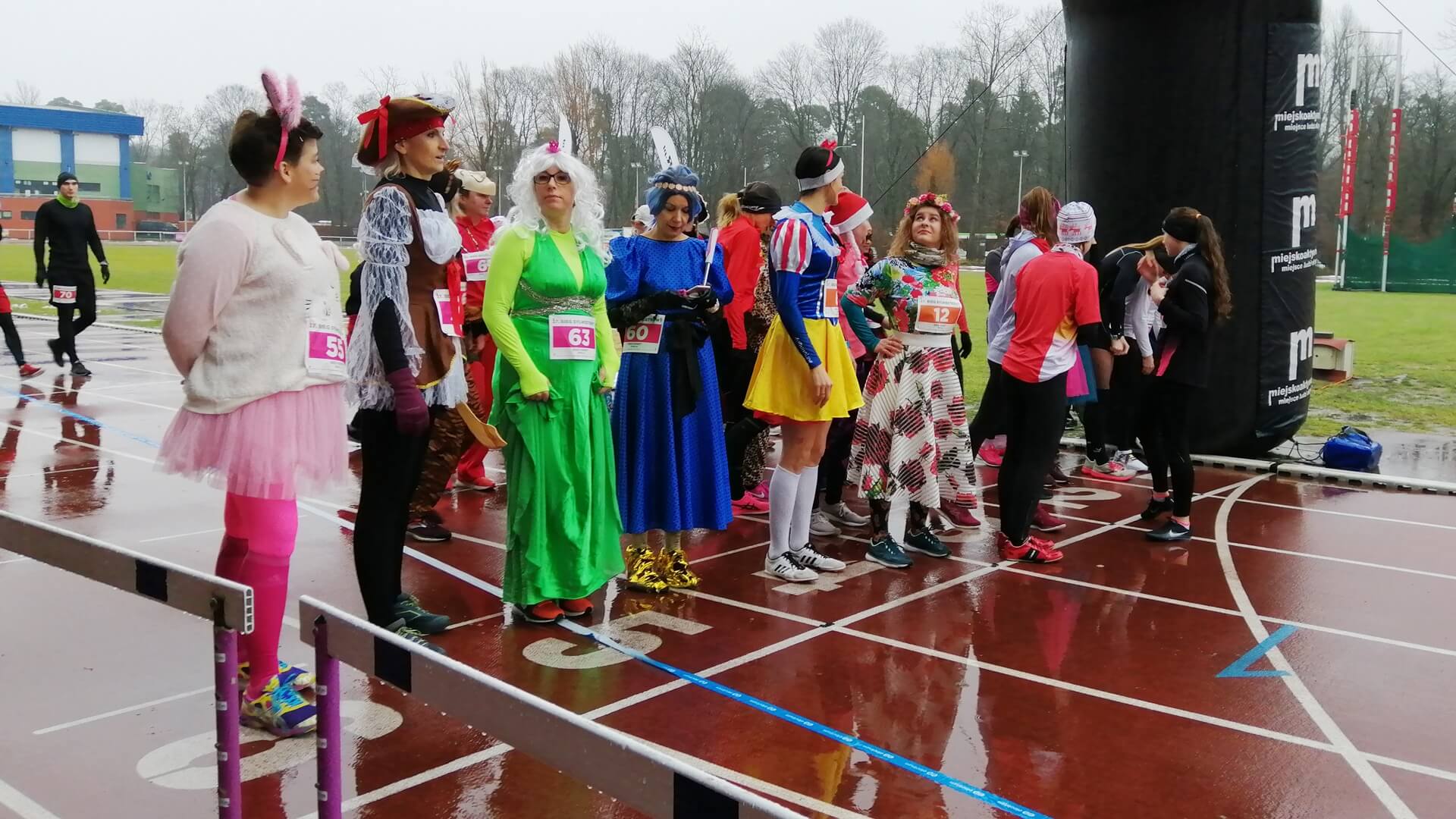 W Białymstoku w kolorowych strojach biegacze pożegnali rok